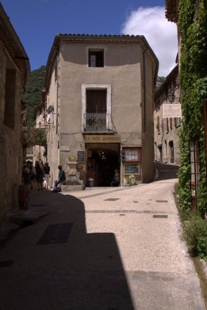 Saint Guilhem00030