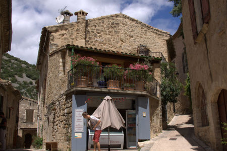 Saint Guilhem00044